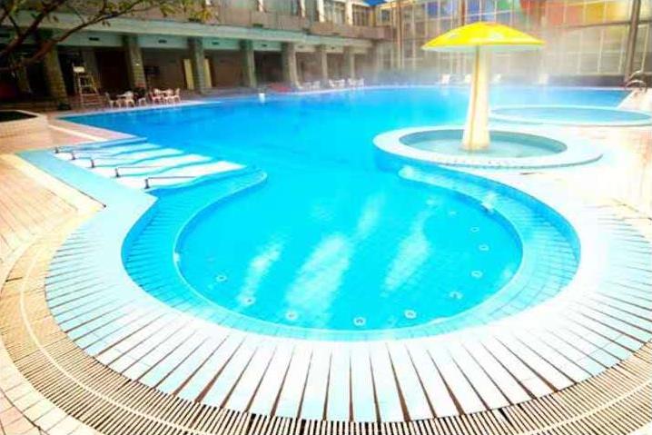 四川五星级酒店瑜珈温泉泳池按摩池