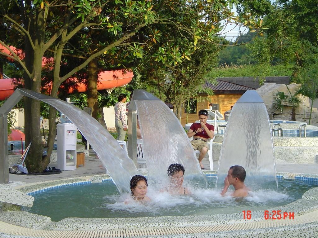 和平温泉泡池休闲按摩
